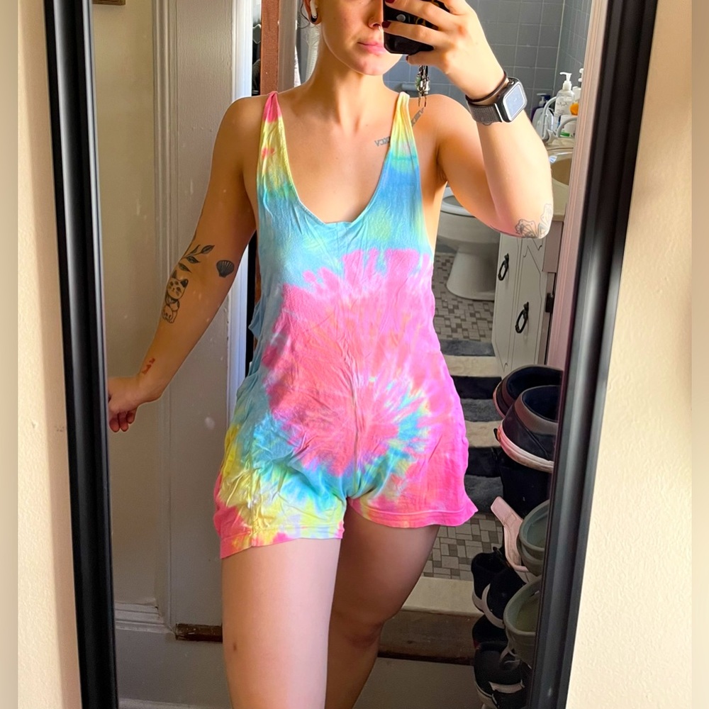 COZY TIE DYE ROMPER WITH POCKETS